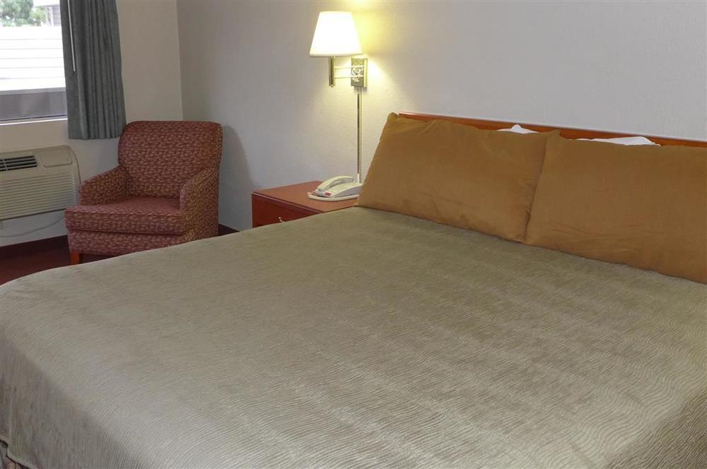 Good Nite Inn Calabasas Bilik gambar